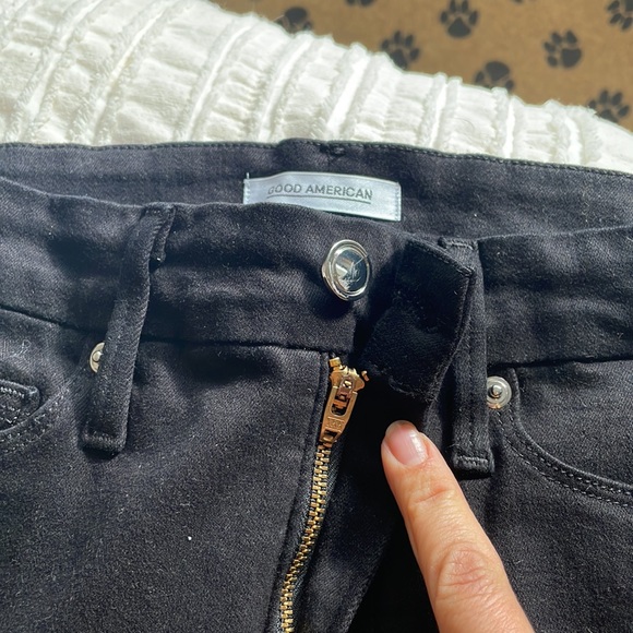 NWOT good American “the cutoffs” shorts - Picture 9 of 9